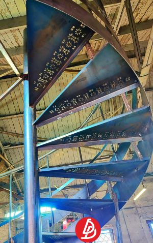 Винтовая, металлическая лестница