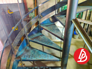 Винтовая, металлическая лестница