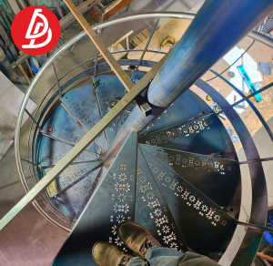 Винтовая, металлическая лестница