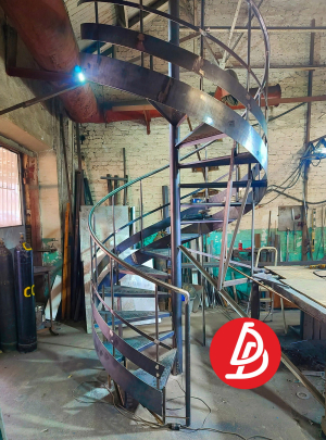 Винтовая, металлическая лестница