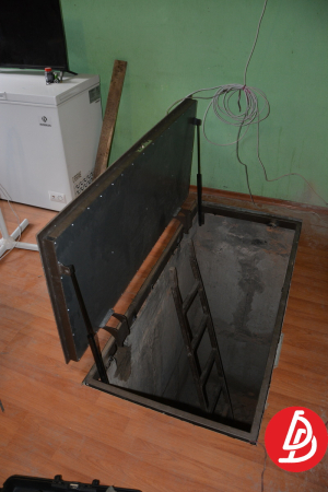 Люк в подвал под линолеум