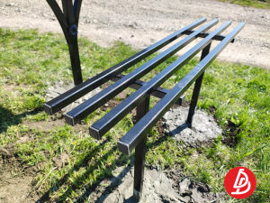 Стол большой на одной ножке