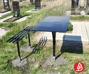 Стол большой на одной ножке