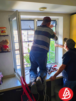 Вольер на все окно