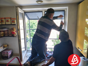 Вольер на все окно