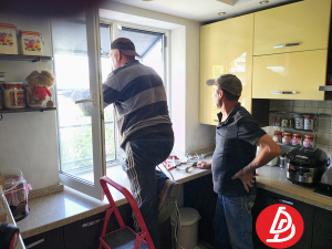 Вольер на все окно