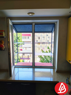 Вольер на все окно