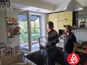 Вольер на все окно