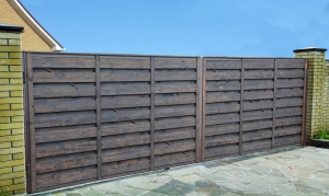 Забор обшитый деревом