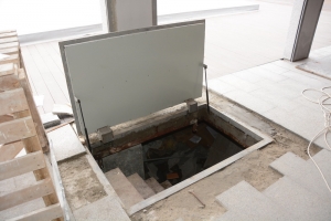 Люк под гранит