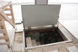 Люк под гранит