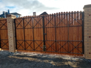 Ворота обшитые деревом