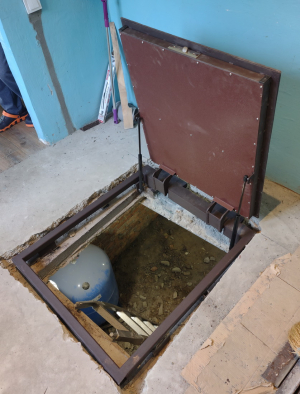 Люк в подвал под плитку