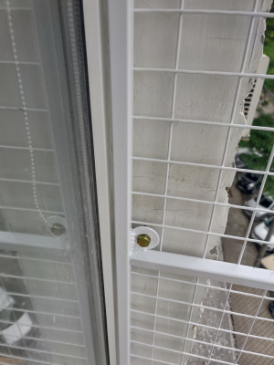 Вольер для кота на большое окно