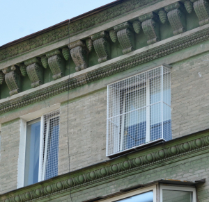 Вольер для кота на большое окно