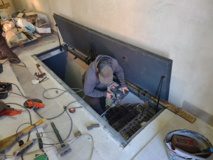 Автоматический люк на подвал.