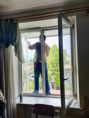 Вольер для кота на большое окно