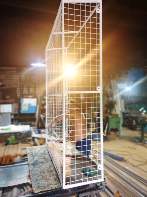 Вольер для кота на большое окно