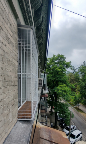 Вольер для кота на большое окно