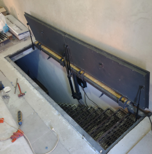 Автоматический люк на подвал.