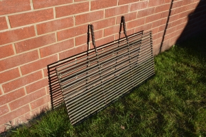 Решетка на барбекю.