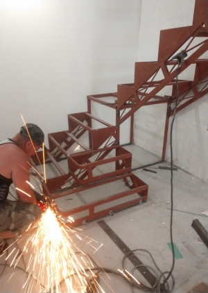 Лестница с пригласительной ступенью