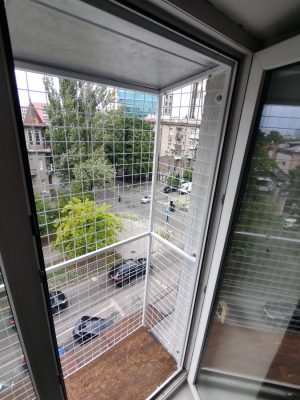 Вольер для кота на большое окно