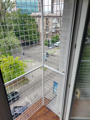 Вольер для кота на большое окно