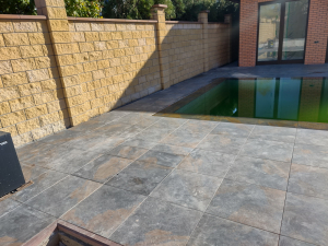 Люк на бассейн под керамогранит.