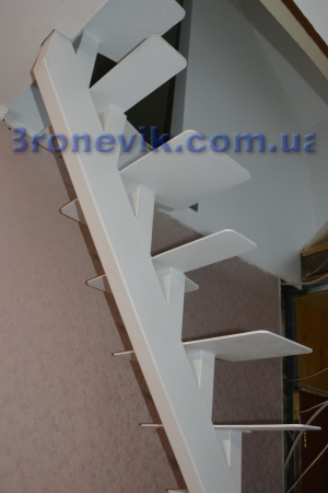 Лестница на одном косоуре