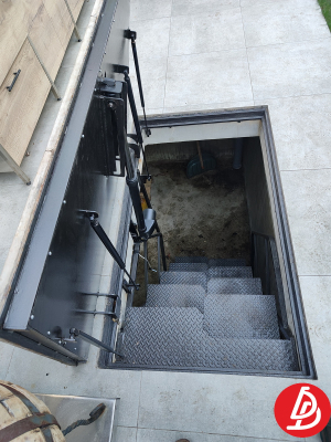 Люк автоматический обшитый