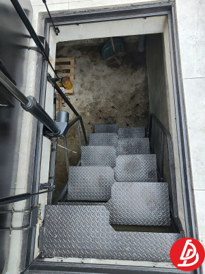 Люк автоматический обшитый