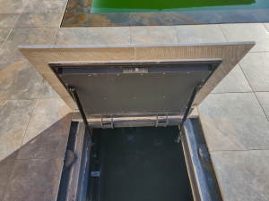 Люк на бассейн под керамогранит.