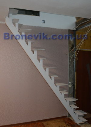 Лестница на одном косоуре