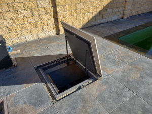 Люк на бассейн под керамогранит.