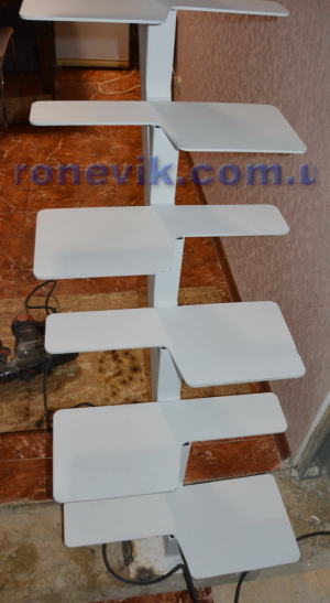 Лестница на одном косоуре