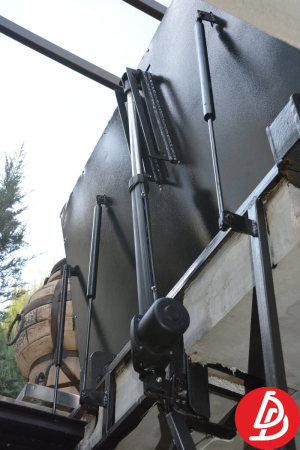 Люк автоматический обшитый