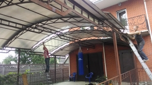 Навес из поликарбоната  POLYGAL