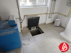 Люк и лестница в подвал