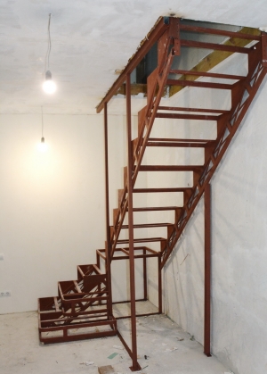 Лестница с пригласительной ступенью