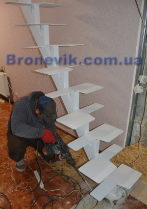 Лестница на одном косоуре