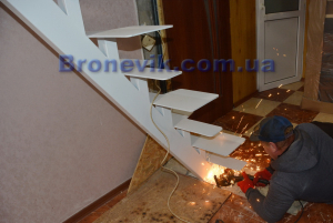 Лестница на одном косоуре