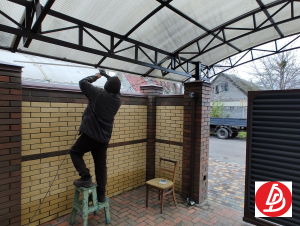 Навес из поликарбоната