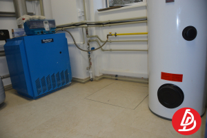 Люк и лестница в подвал