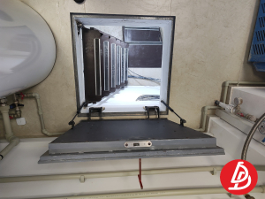 Люк и лестница в подвал