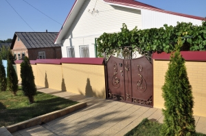 Ворота распашные из листа.