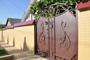 Ворота распашные из листа.