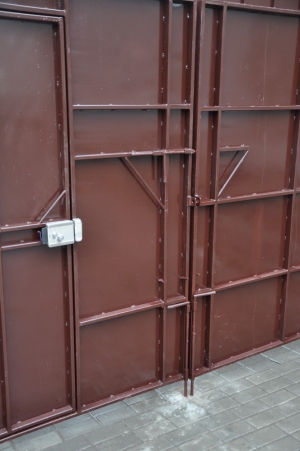 Ворота распашные из мет. листа