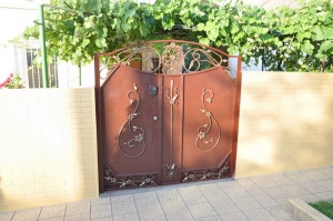 Ворота распашные из листа.