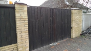 Ворота распашные обшитые деревом